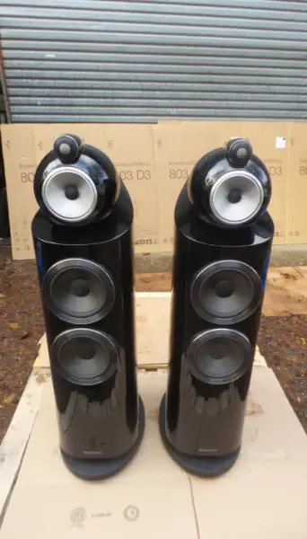 B&W 803D3 Lautsprecher in Schwarz, verpackt