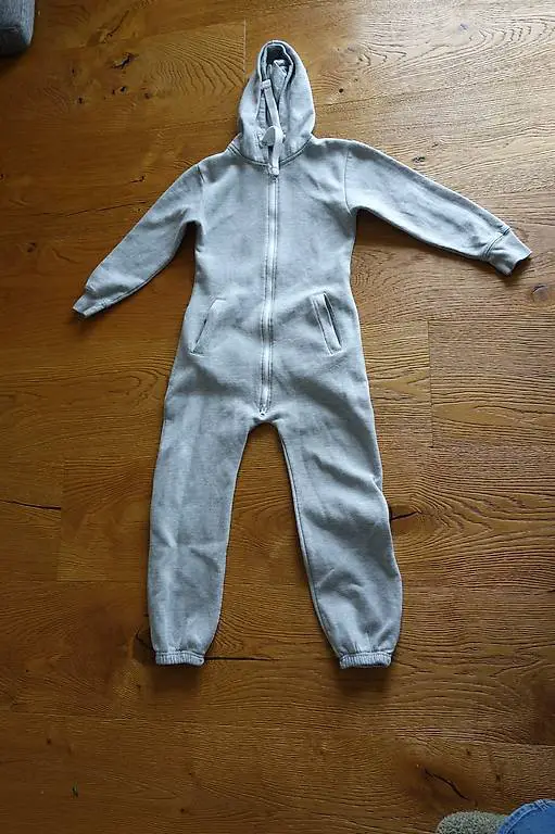 Jogginganzug / Jumpsuit / Overall hellgrau Grösse 116/122