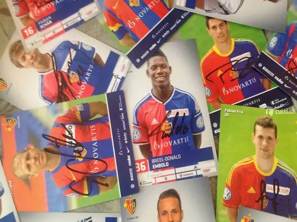 FCB Spielerkarten teilweise mit Unterschriften der Spieler
