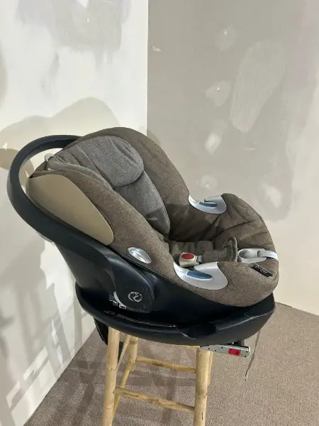 Cybex platinum Babyschale mit Isofix Base braun Kindersitz