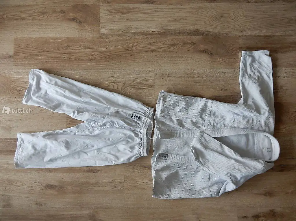 Kampfsport-Anzüge / Dogi Grösse 140 für Judo Karate Aikido