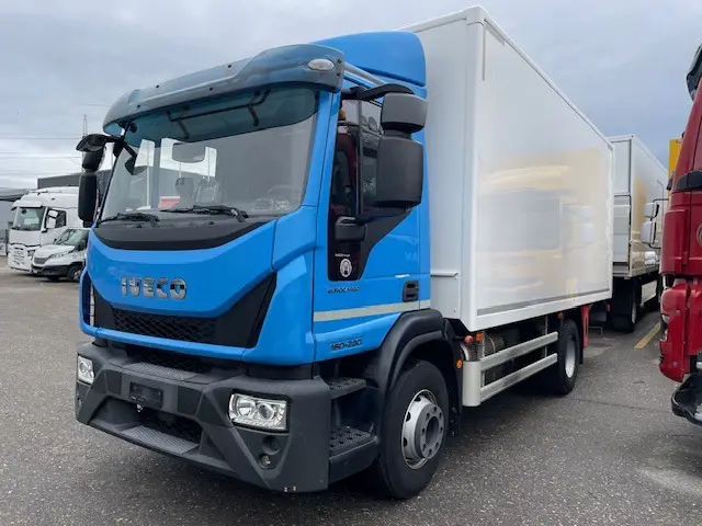 IVECO, 160E28 Eurocargo, Kunststoffkoffer isoliert