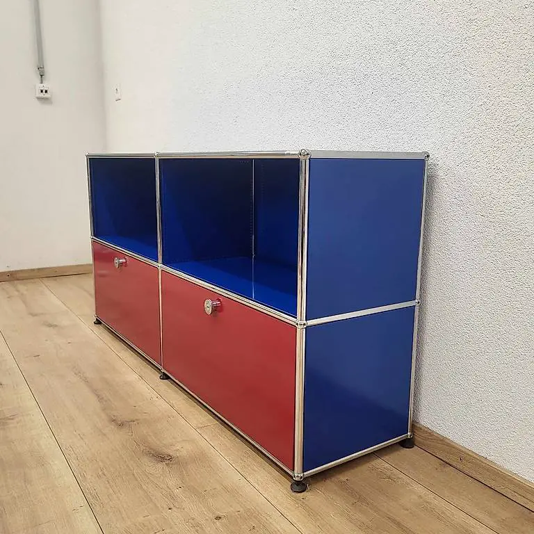 USM Haller Sideboard Enzianblau und Rubinrot
