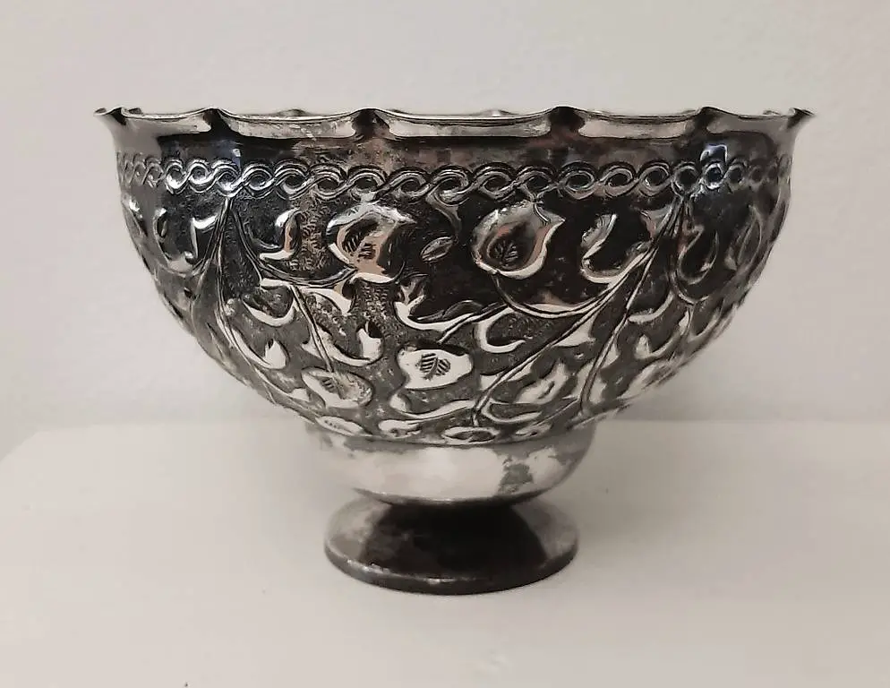 Antike Silberschale, Blumendekor, Handarbeit, Unikat
