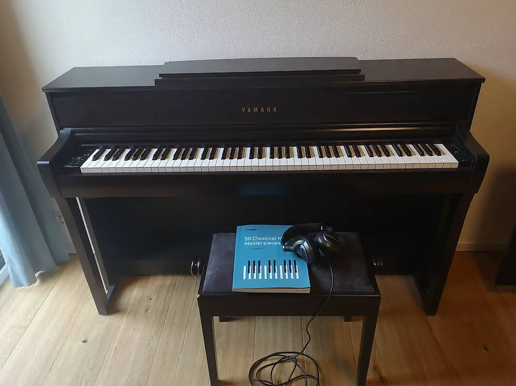 E-Piano Yamaha Clavinova CLP 675R