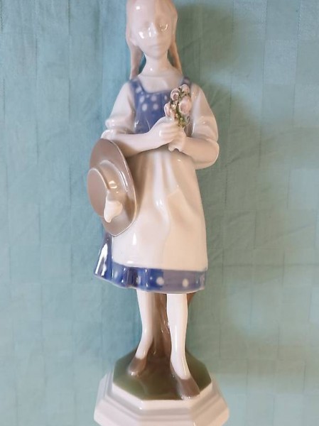  Mädchen mit Zöpfen Rosenthal Porcellan Figur