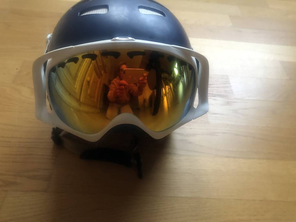 Skihelm mit Skihelm