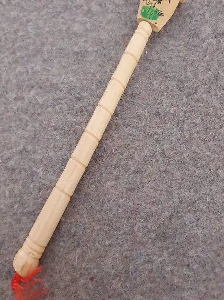 Piccola mano gratta schiena