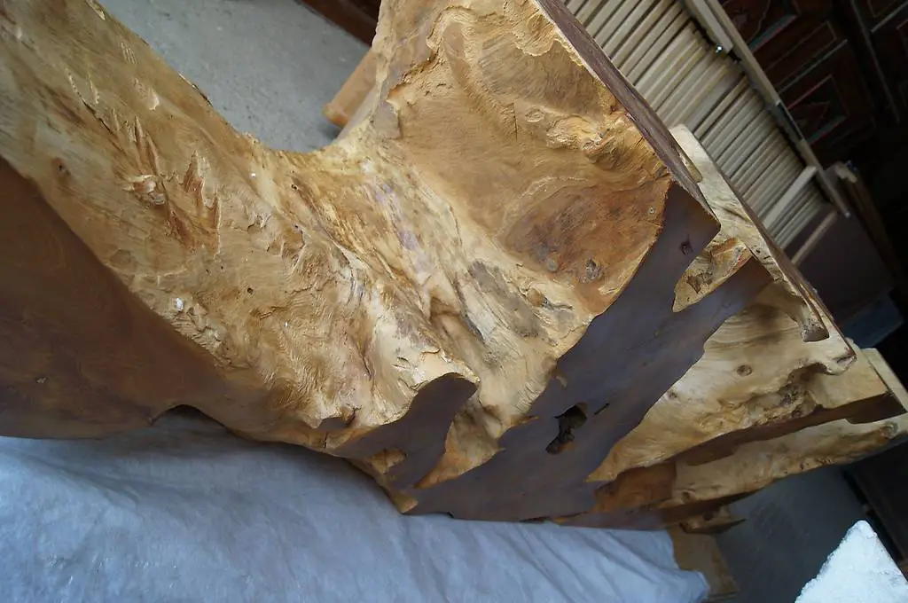 Teakholz Wurzelstock als Tisch mit Glasplatte