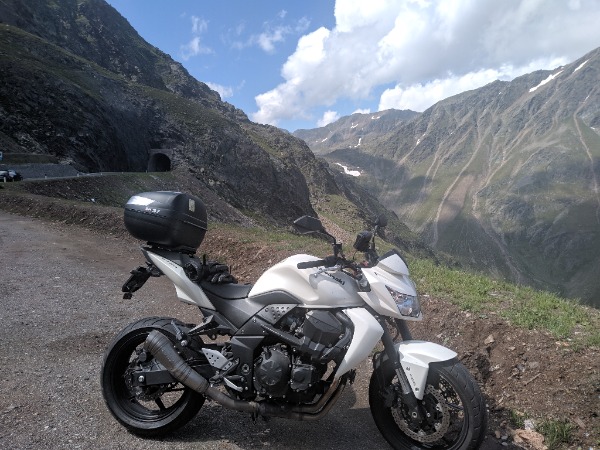 Gepflegte Kawasaki Z750 (2012) in seltenem Kawasaki-Weiss