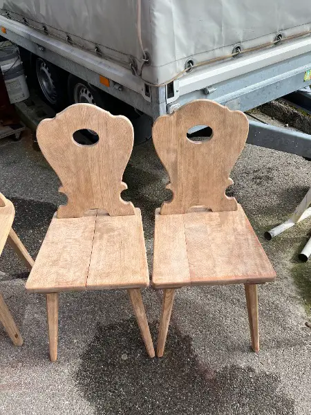 : ART 840: 2 chaises en chêne sablés