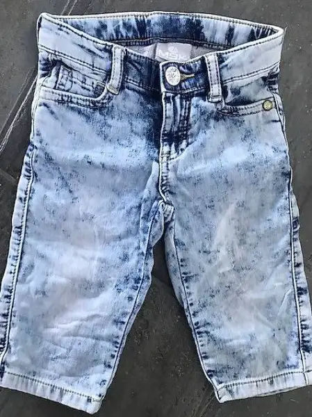 Süsse kurze Jeans Hose Marke MEK Gr. 104 110 neu
