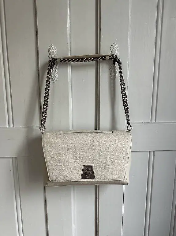 AKRIS Anouk Ledertasche, beige