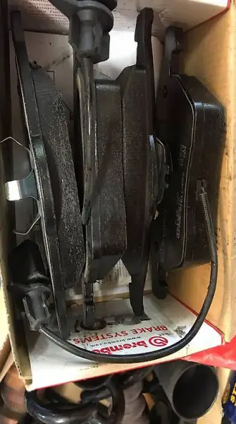 Nagelneue Bremsklötze vorne Brembo Audis