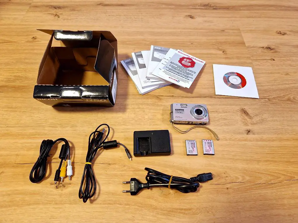 Digitalkamera Ricoh R50 - Komplettset mit viel Zubehör