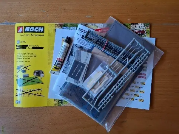 Noch Vereinsheim und Tribühne H0