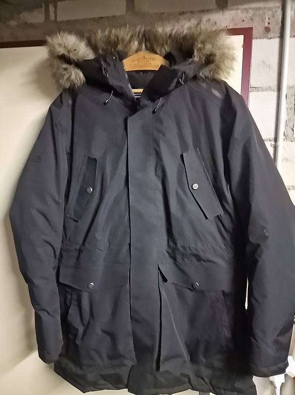 Winterjacke mit Kapuze