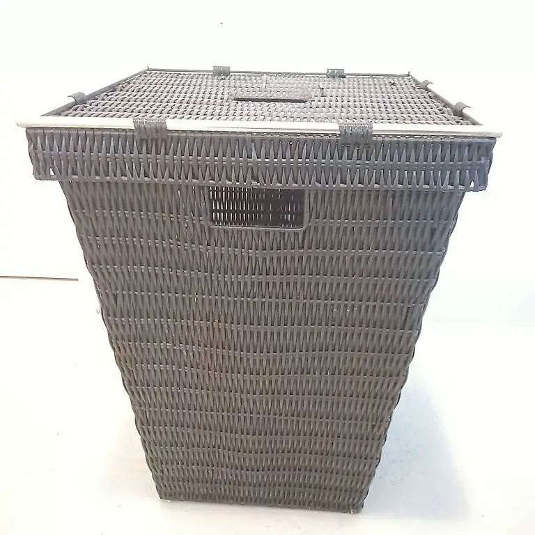 Wäschekorb mit Deckel? gebraucht 40*40*35 cm