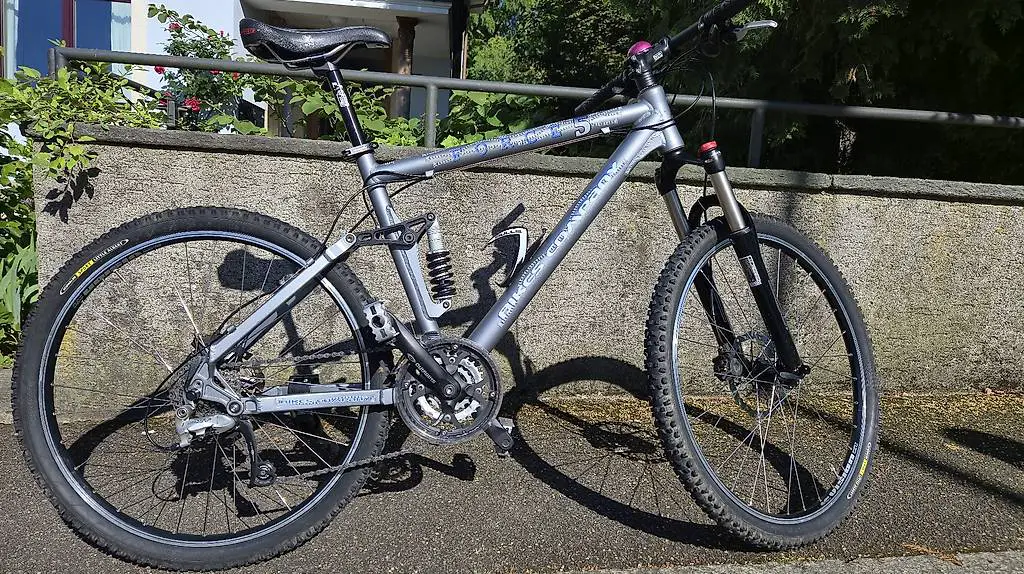 Gebrauchtes 26" fully Mountainbike, sehr guter Zustand