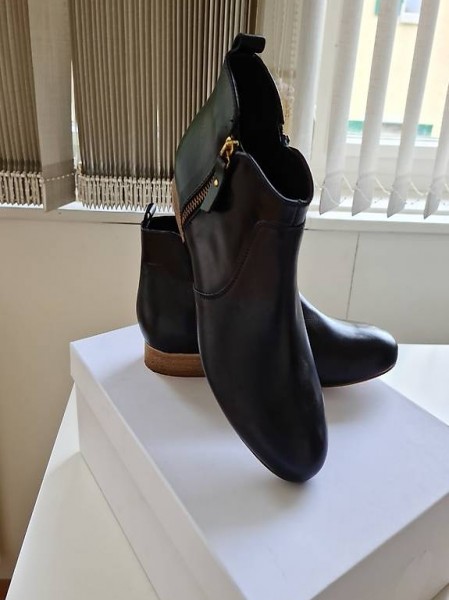 Von Arnaldo Toscani neue Stiefeli