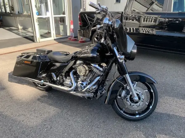 Harley-Davidson FLHXSE2 CVO 1801 Street Glide ABS 72kW (Touring)