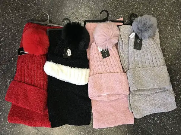 Mützen Damen inkl. Schal gefüttert