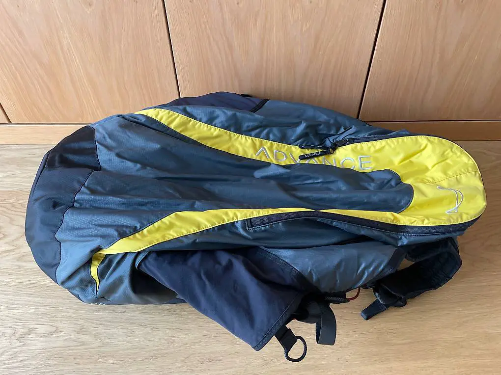 Gleitschirm Gurtzeug mit Notschirm, Advance Axess 3 air