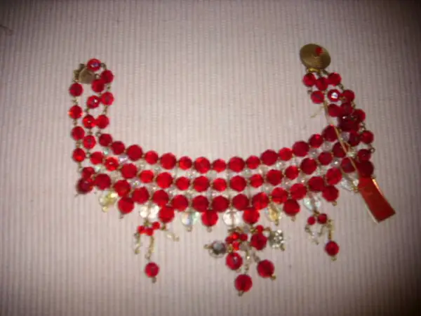 collier vintage rouge et blanc