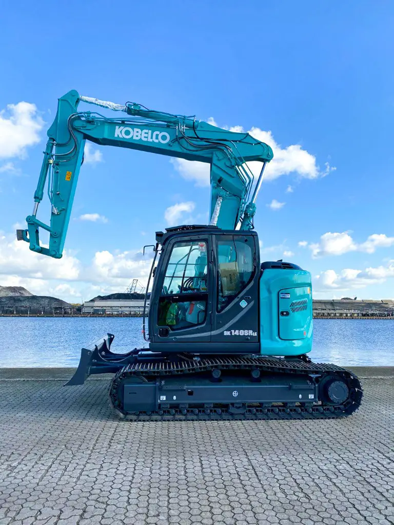 Kobelco SK 140 SRLC-7 mit Verstellausleger