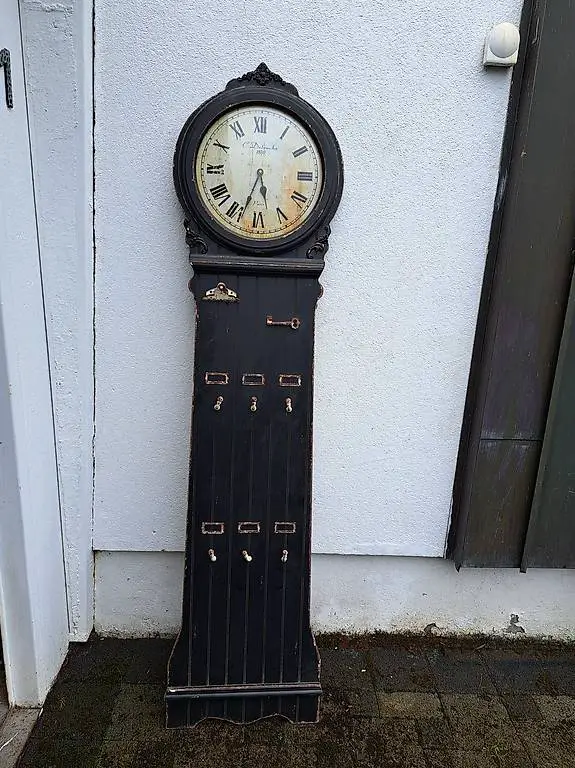 Gardarobe mit Uhr Vintage