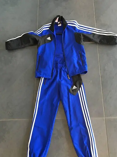 Neuer Original Adidas Trainer Gr. 128 blau/schwarz NEU