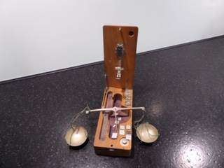 Balance ancienne trébuchet Genève Lausanne Valais Fribourg