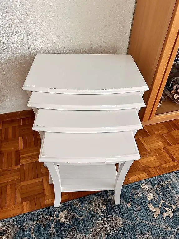 Beistelltisch in weiss