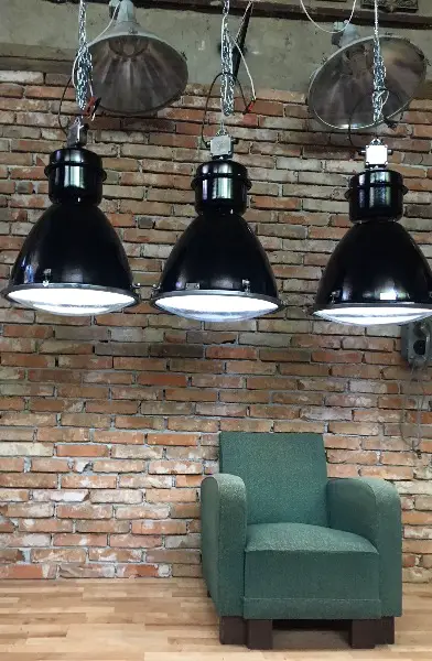 Drei Industrielampen mit gebogenem Glas. Rarítät