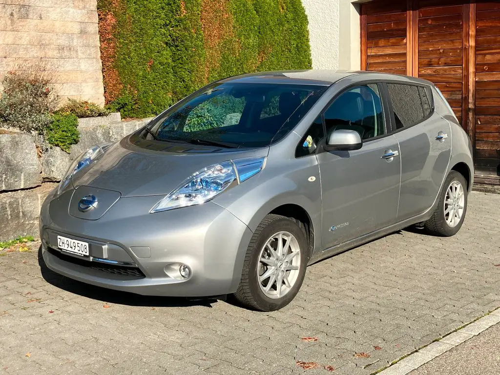 nissan leaf tekna