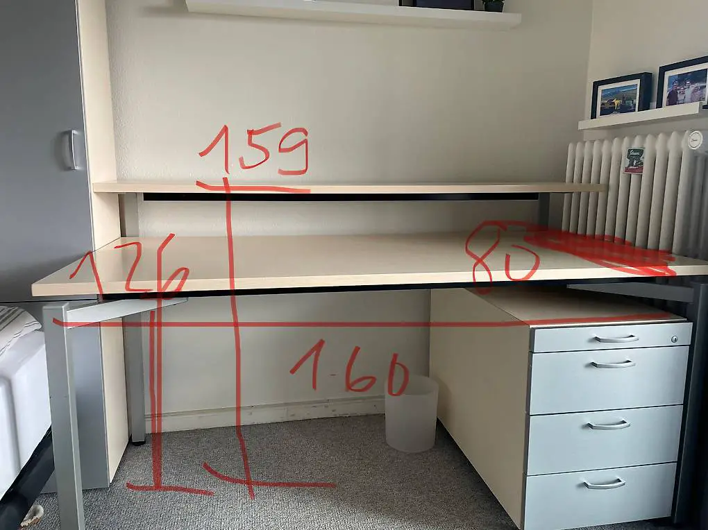 Pult mit Corpus sehr guter Zustand