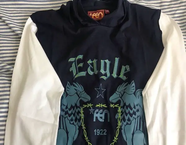 Sweatshirt Knabe neu mit Kapuze Grösse 140