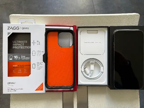 Apple iPhone 13 Pro 256 GB + Gear4 Case, neuwertig mit OVP