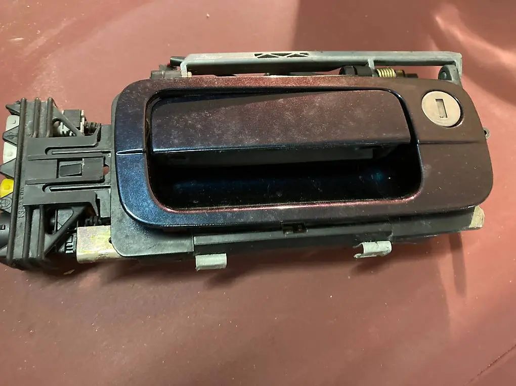 Schlosssatz mit Türgriff für E31 850 BMW