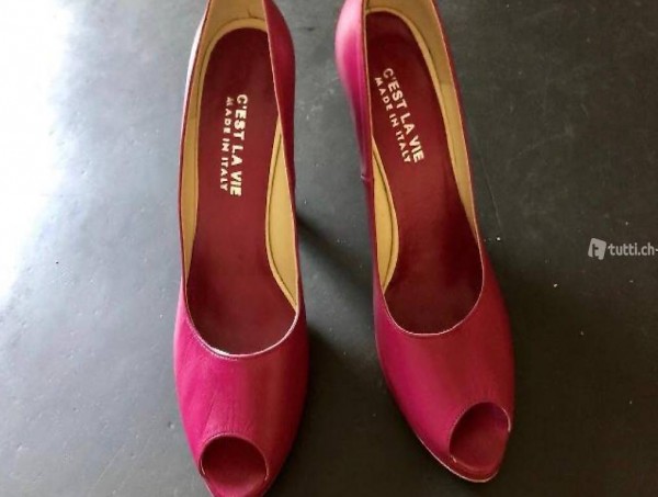 Scarpina rossa aperta davanti nr 38