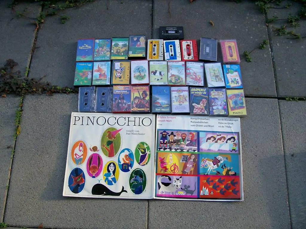 Kinder Kassetten Schallplatten LP VHS Kassetten DVD und CD