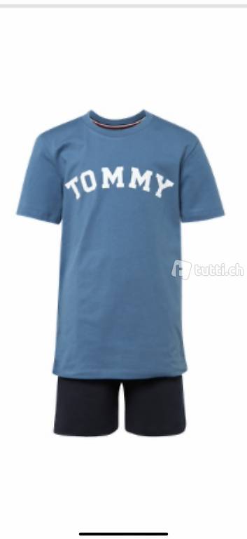 Marken Kleiderpaket/ 2x verschiedene Pyjamas 134-140