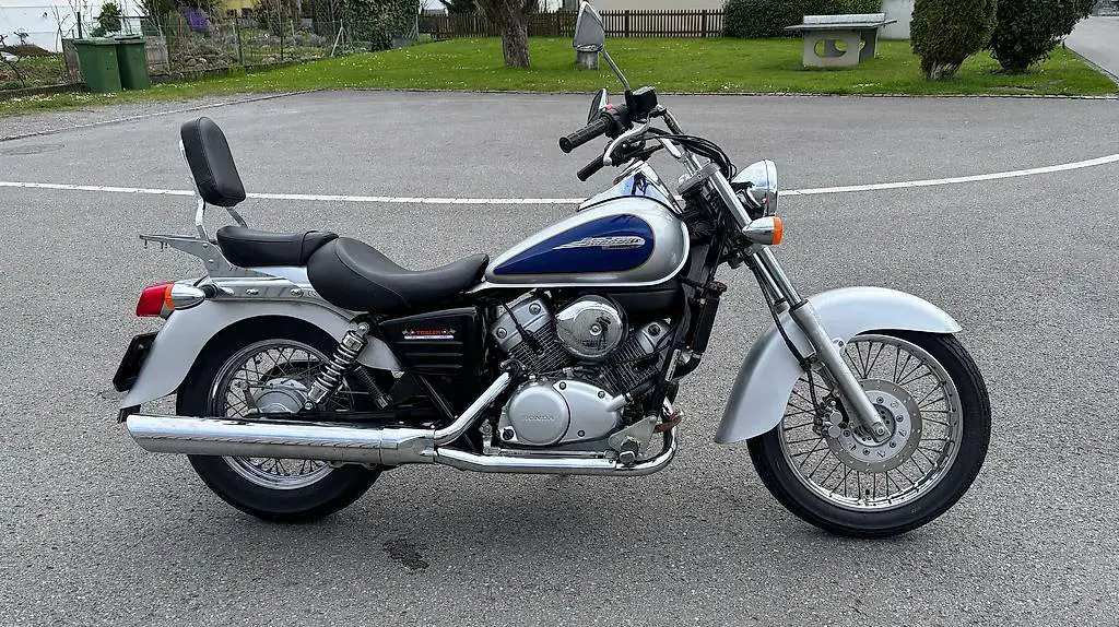 Honda Shadow 125 mit sehr wenig Kilometer (Scheunenfund)