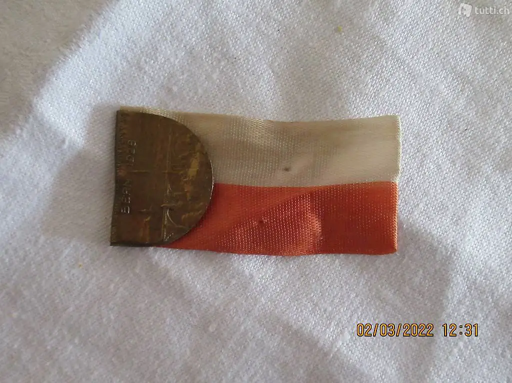 Seidenband mit Goldklammer