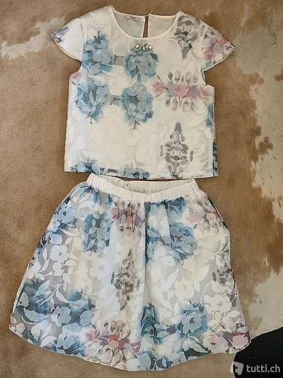 NEU Guess Kleid mit Spitze - Grösse 140