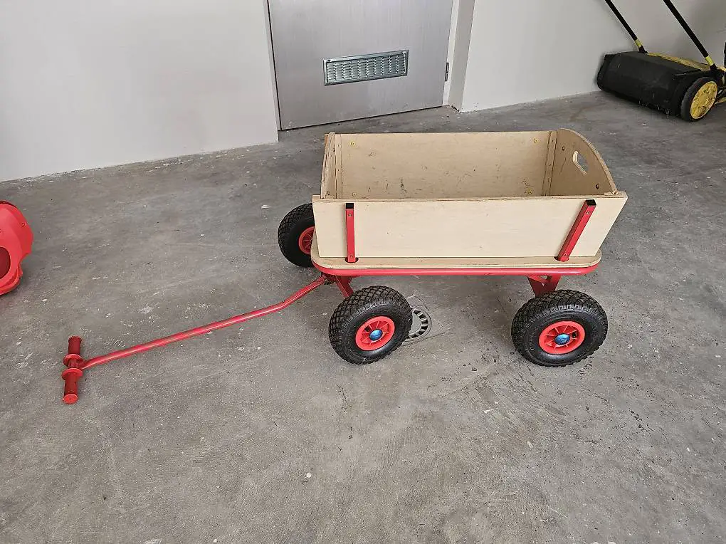 Bollerwagen aus Holz