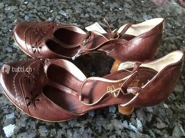 Bata Schuhe neuwertig Gr. 39