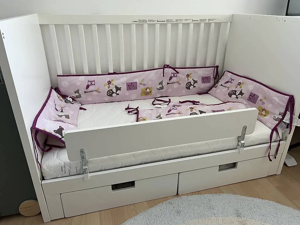 IKEA SUNDVIK Babybett / Kinderbett mit hochwertiger Matratze