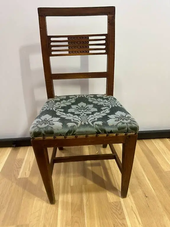 Jugendstil Stuhl mit schönem Bezug