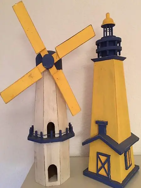 Deko Windmühle und Leuchtturm